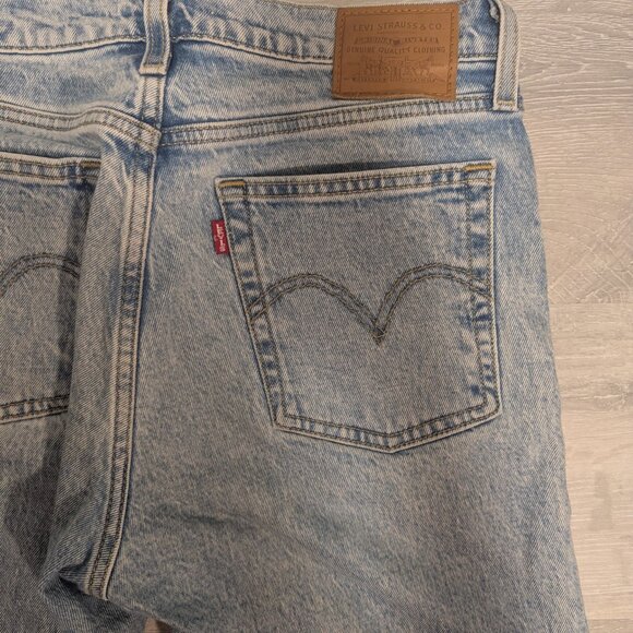 Levi's Light Wash Jeans - Picture 6 of 8